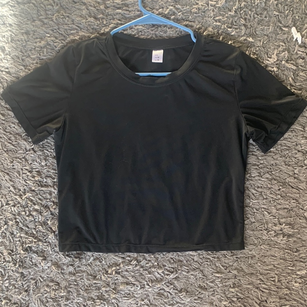 Black workout crop top